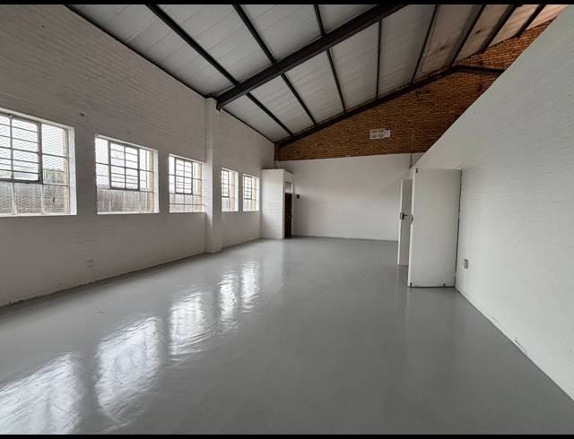 300M² WAREHOUSE TO LET IN MAITLAND